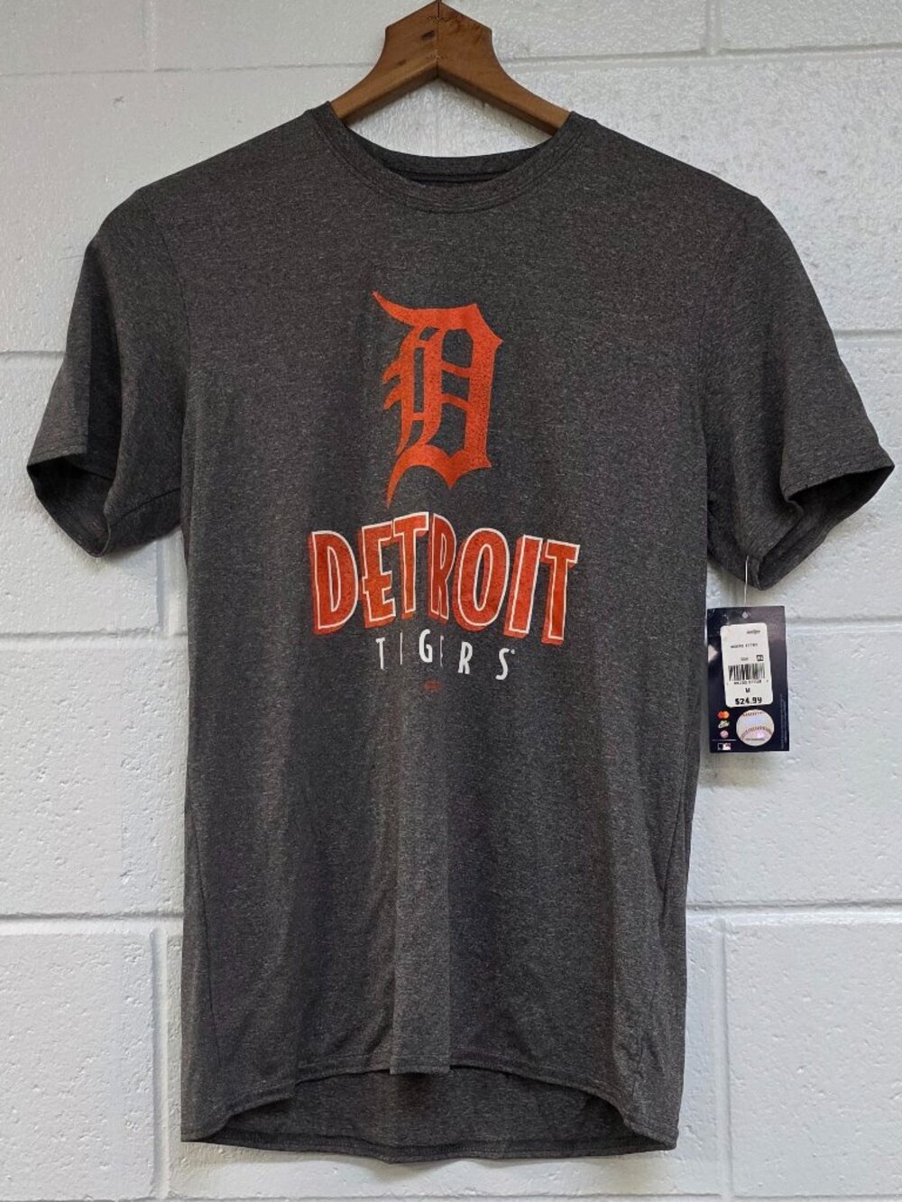 NWT Detroit Tigers MLB Gray Graphic T-Shirt Size Medium